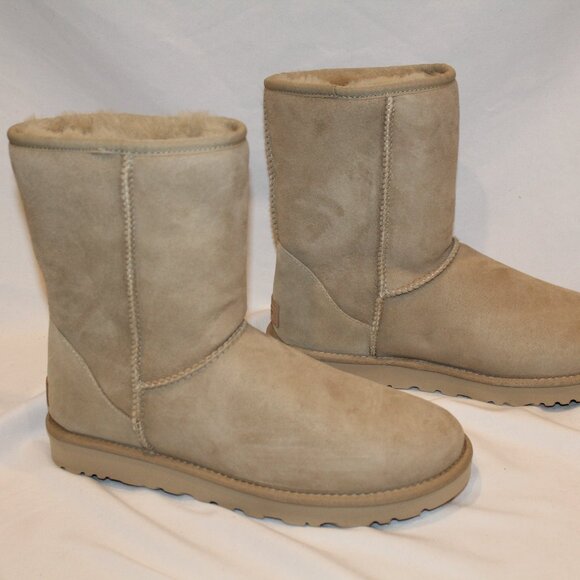 NEW UGG WOMEN'S CLASSIC SHORT WATER RESISTANT SUEDE SHEARLING LINED‎ BOOTS SAND - Picture 1 of 6